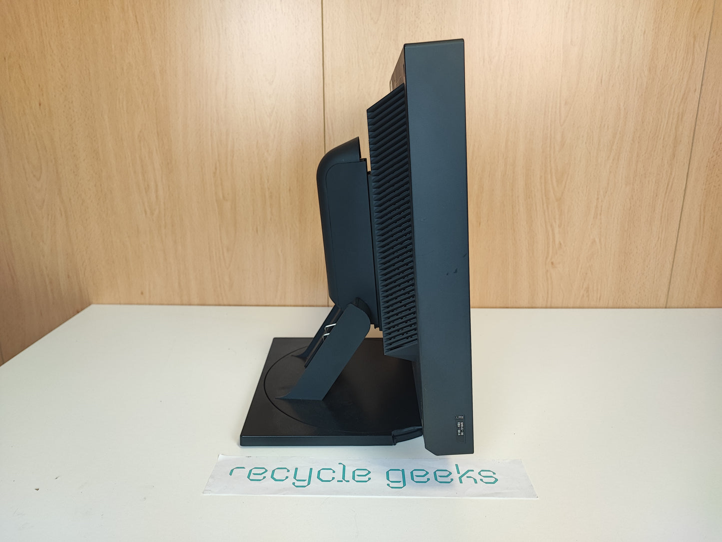 Monitor IBM 9180-HB9 18'' LCD 1280 x 1024 VGA/DVI Estado: Razoável - C