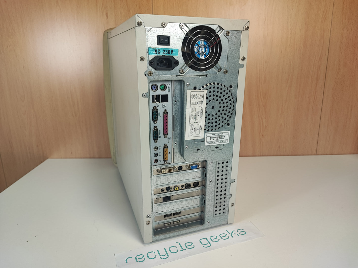 Desktop Computer Inout COPOEM Intel Pentium 4 1GB RAM DDR Status: Regular - C