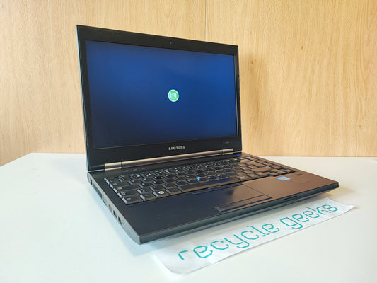 Samsung NP400B4B (Preto) — Grade C