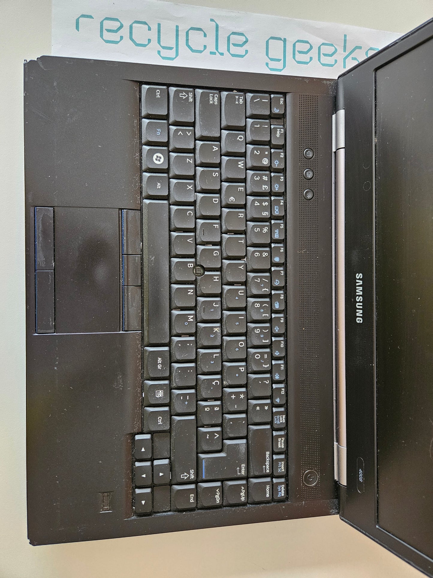 Portátil Samsung NP400B4B-A01PT intel core i5-2520M 4gb RAM DDR3 320GB HDD Teclado PT Portugal Estado: Mau - D
