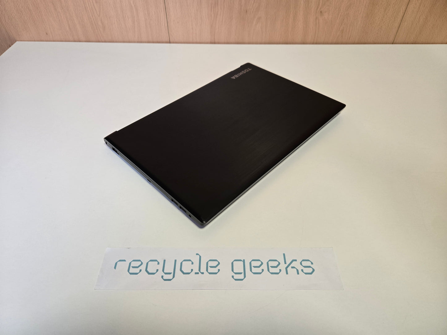 Portátil Toshiba SATELLITE PRO R50-C-167 Intel Core i3-6006U 8GB RAM DDR3 240GB SSD SATA Teclado PT Portugal Win 10 Estado: Razoável - C