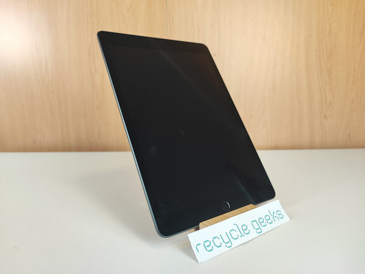 Tablet Apple iPad 10.2" (2020) 8ª geração 32 GB WiFi Cinzento Sideral Estado: Excelente