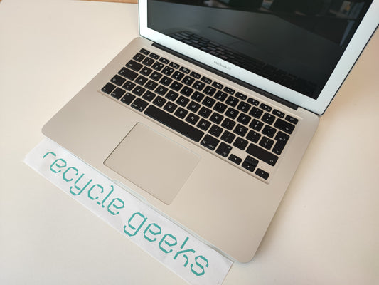 Portátil Apple MacBook Air A1466 Intel i5-4260U 4GB RAM 250GB NVMe Teclado PT macOS Big Sur Estado: Muito Bom - B