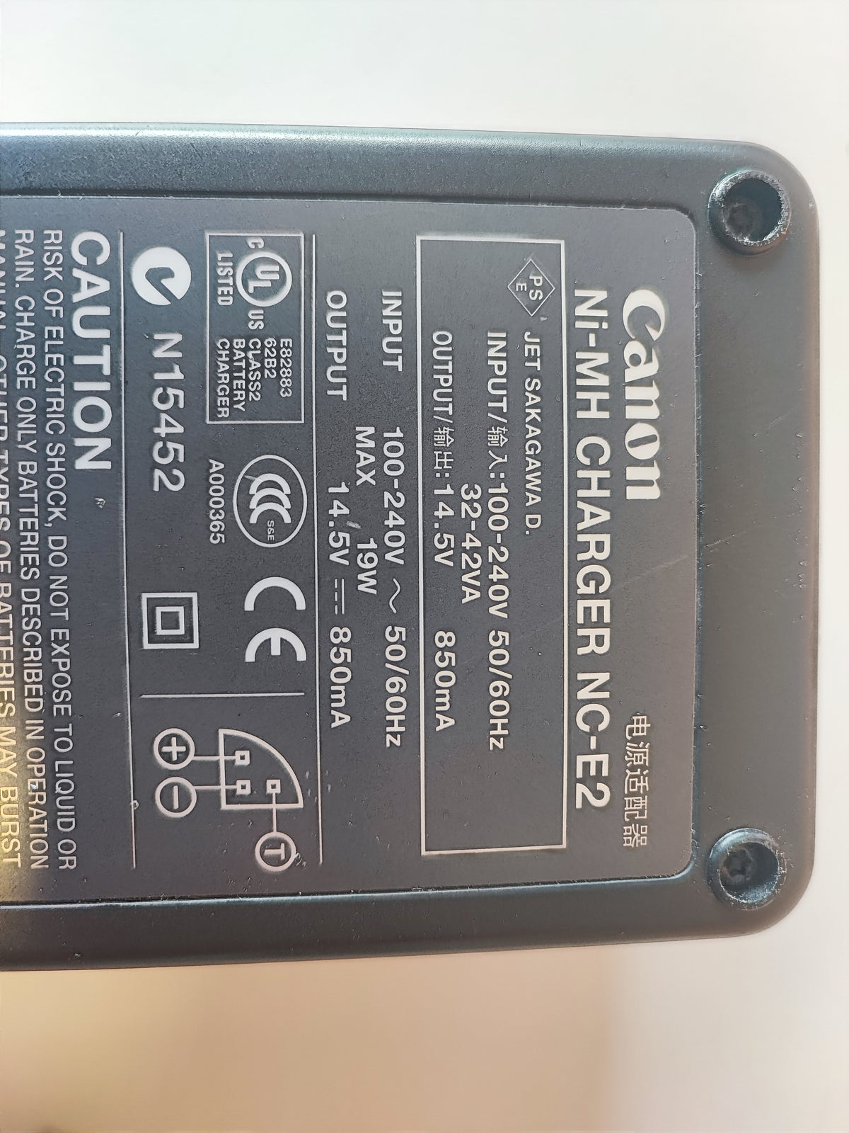 Carregador Original de Baterias Canon Ni-MH Charger NC-E2 (black) — Condição: Muito Bom