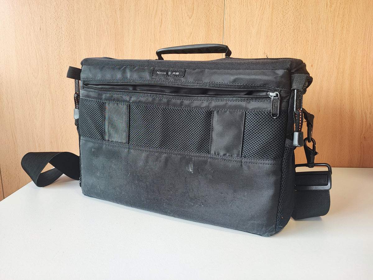 Mochila de Ombro Lowepro Nova 5 AW (black) — Condição: Muito Bom