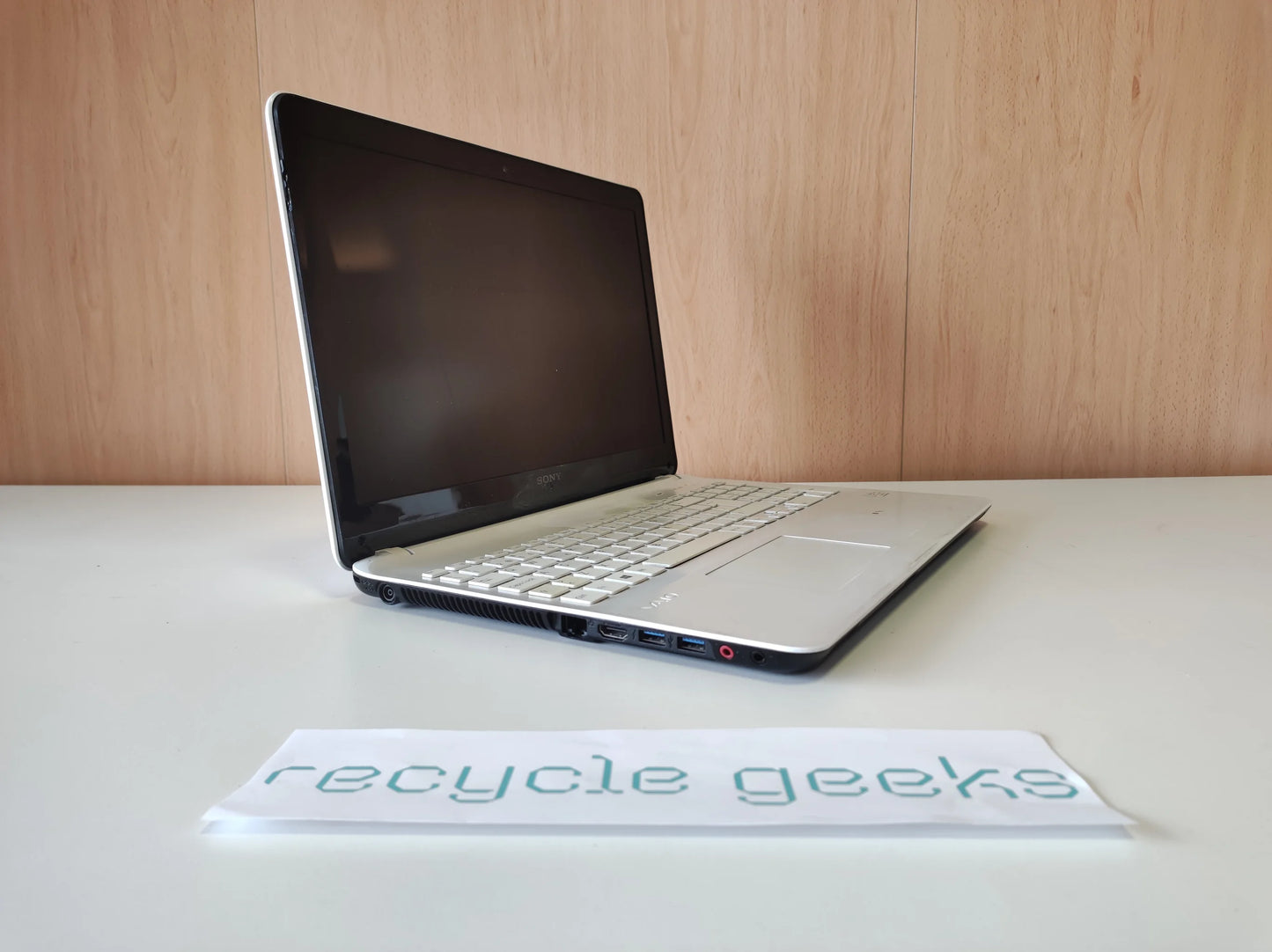 Portátil Sony Vaio SFV152A29M i3 3217u 6GB RAM DDR3 1TB HDD Teclado PT Portugal Estado: Satisfatório