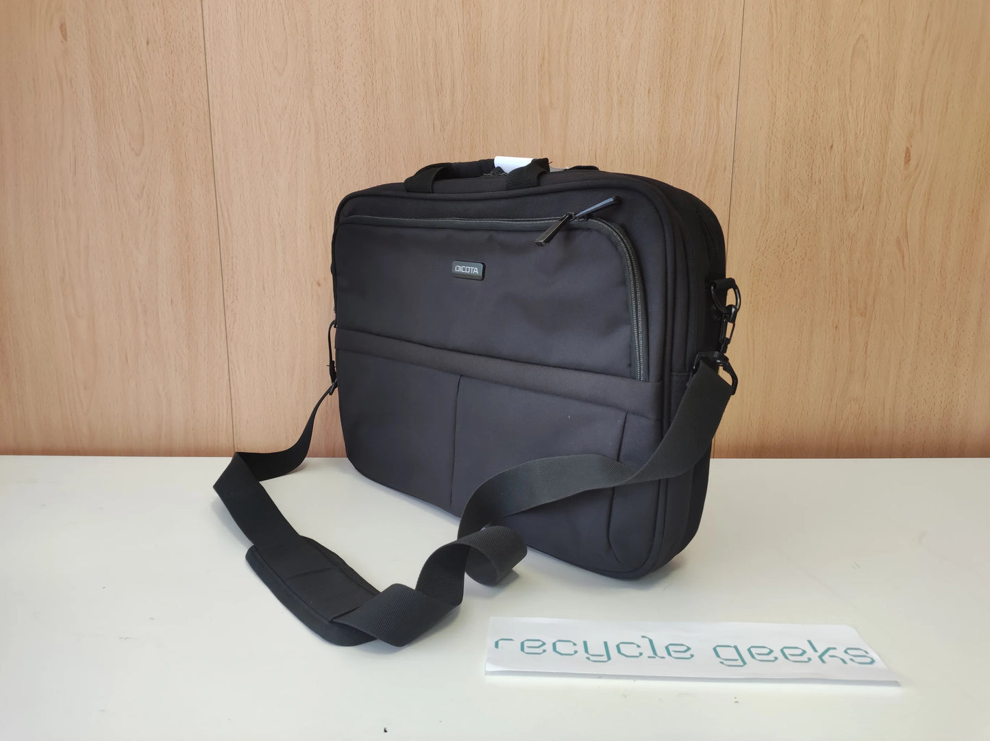 Mala Dicota para portatil (15.6" - Preto)