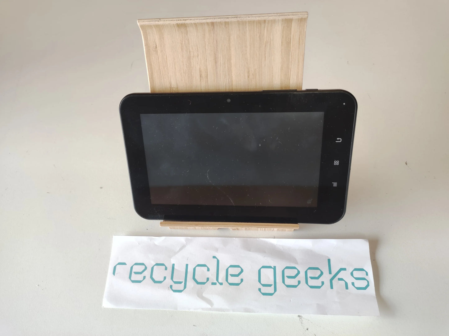 Tablet HOTT T201 1GB Estado: Razoável - C