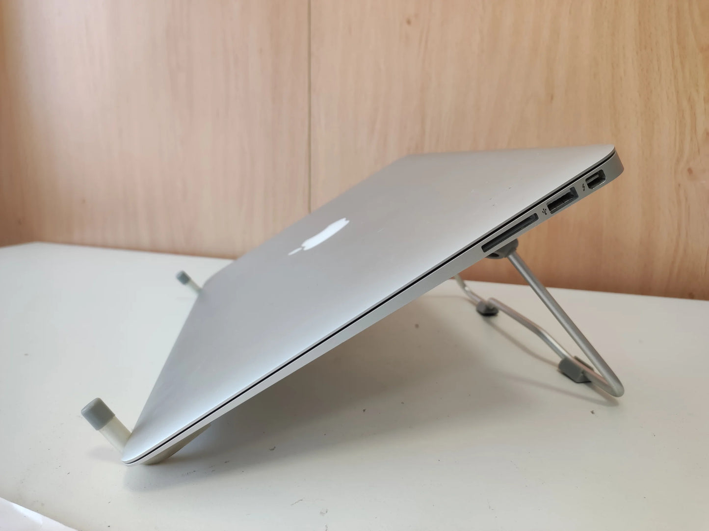 Portátil Apple A1466 13" 2017 I5-5350u 8GB RAM DDR3 256 GB SSD 210 Ciclos Teclado PT Portugal Estado: Muito Bom - B