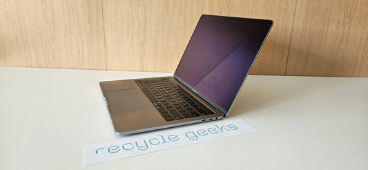 Apple Macbook Pro A1989 Intel Core i7-8559U 16GB RAM DDR4 512GB SSD Teclado EN Internacional