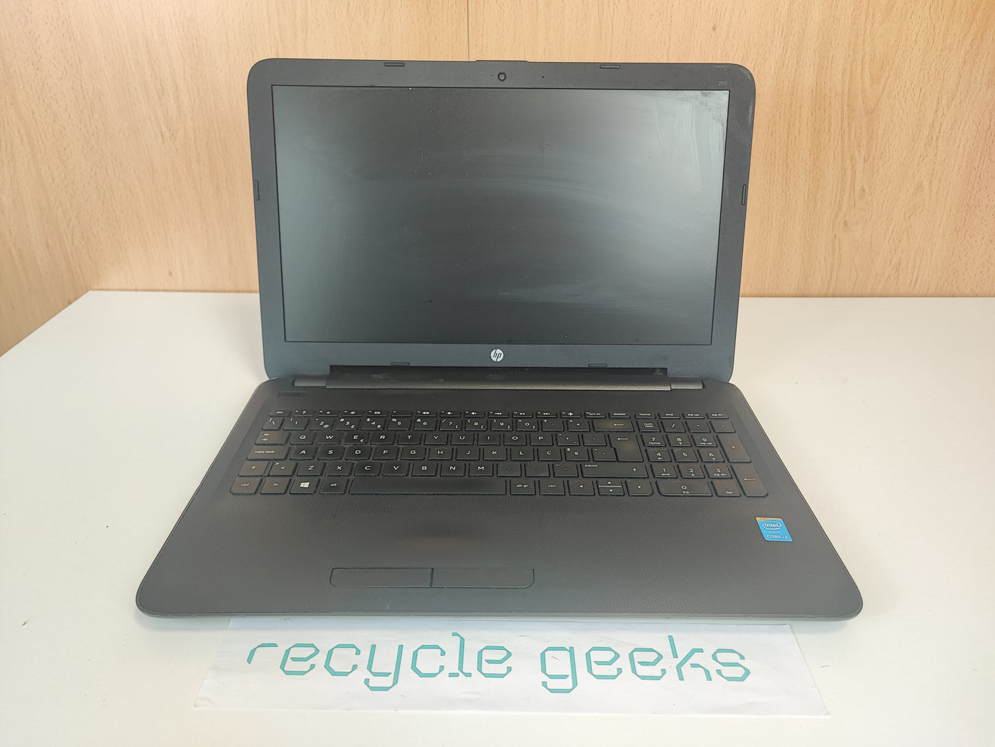 HP 250 G4 Notebook, Intel Core i3-5005U, 4GB DDR3 RAM, 240GB SATA SSD, Portuguese (Portugal) Keyboard, Windows 10 | Used, Condition: Very Good - B