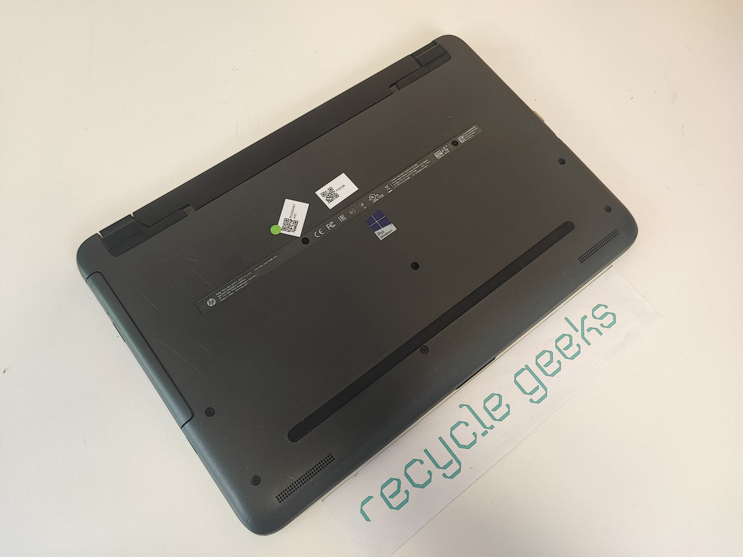 HP 250 G4 Notebook, Intel Core i3-5005U, 4GB DDR3 RAM, 240GB SATA SSD, Portuguese (Portugal) Keyboard, Windows 10 | Used, Condition: Very Good - B