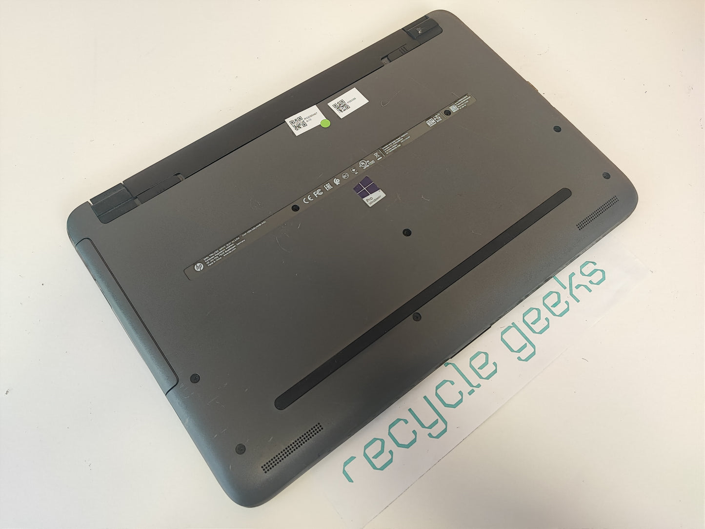 HP 250 G5 Notebook, Intel Core i3-5005U, 8GB DDR3 RAM, 240GB SATA SSD, Portuguese (Portugal) Keyboard. Condition: Very Good - B