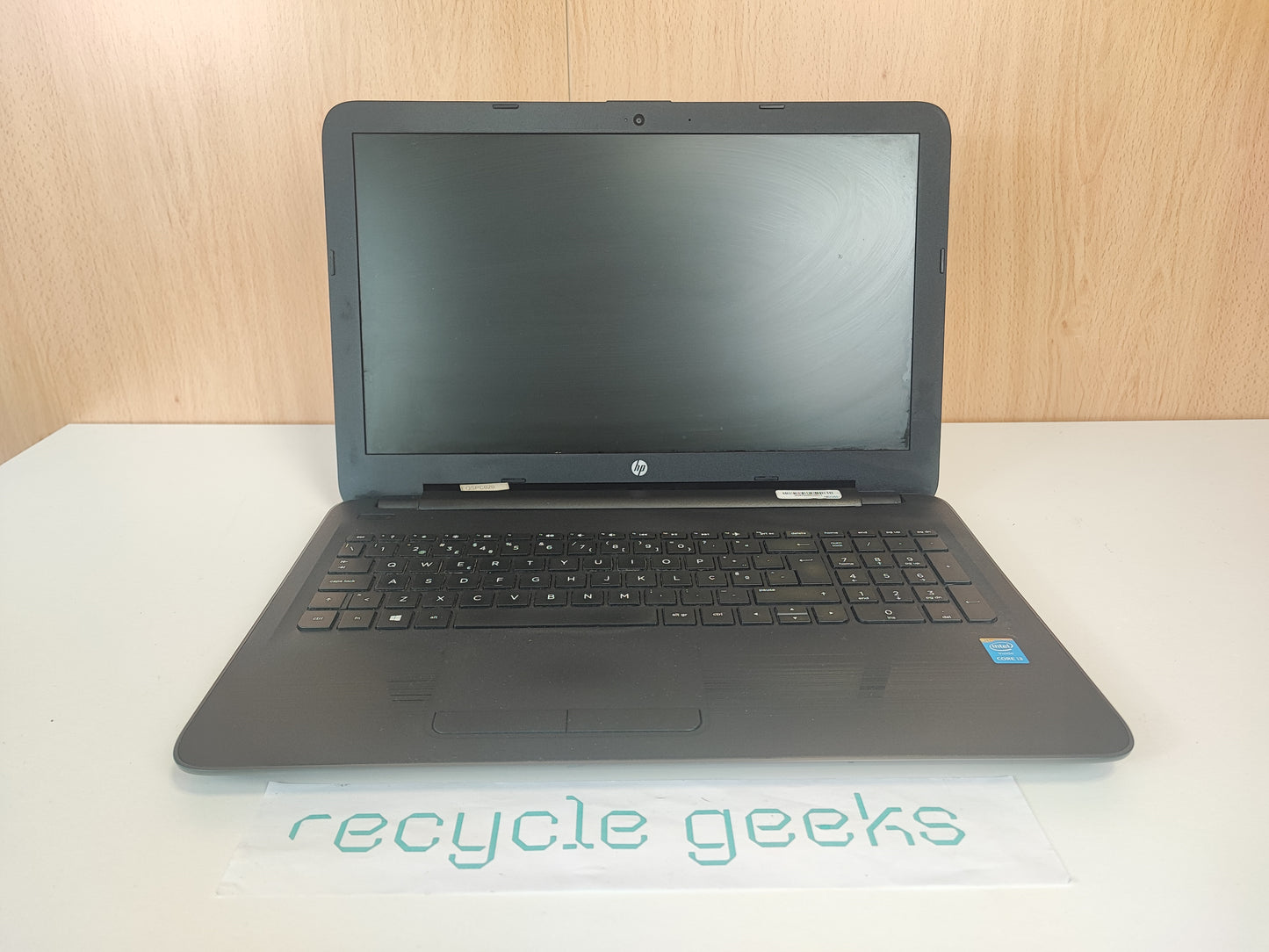 HP 250 G5 Notebook, Intel Core i3-5005U, 8GB DDR3 RAM, 240GB SATA SSD, Portuguese (Portugal) Keyboard. Condition: Very Good - B