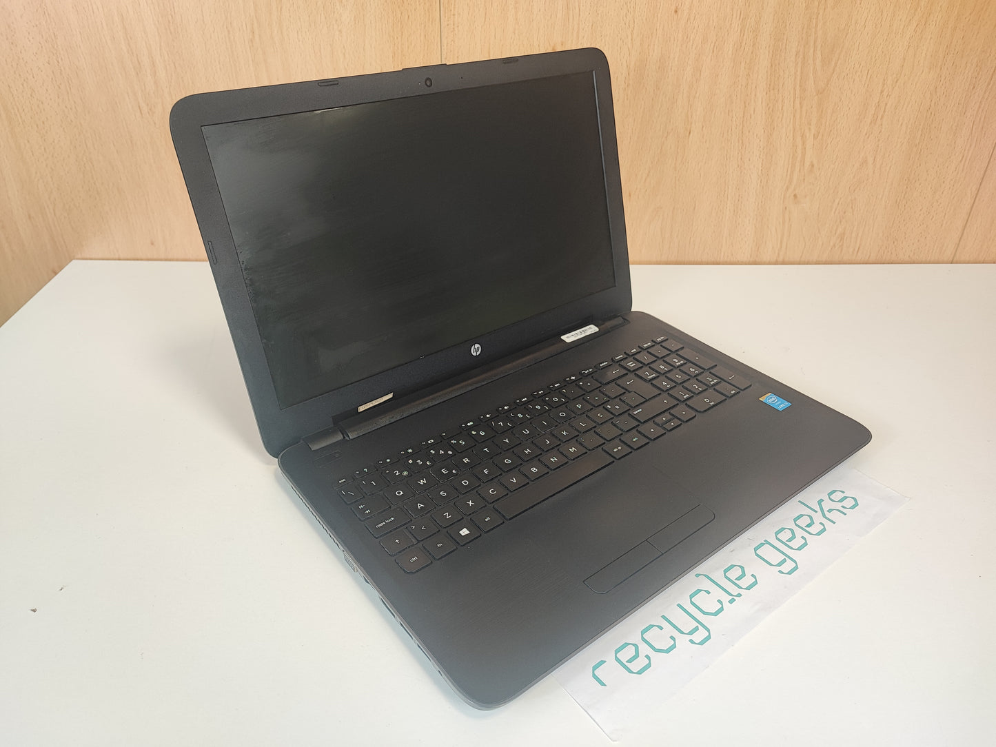 HP 250 G5 Notebook, Intel Core i3-5005U, 8GB DDR3 RAM, 240GB SATA SSD, Portuguese (Portugal) Keyboard. Condition: Very Good - B