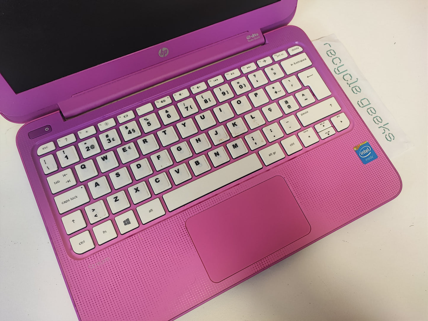 HP 11-d016na Notebook, Intel Celeron N2840, 2GB DDR3 RAM, 30GB eMMC Storage, Portuguese Keyboard, Linux Mint, Portugal | Used, Condition: Excellent - A