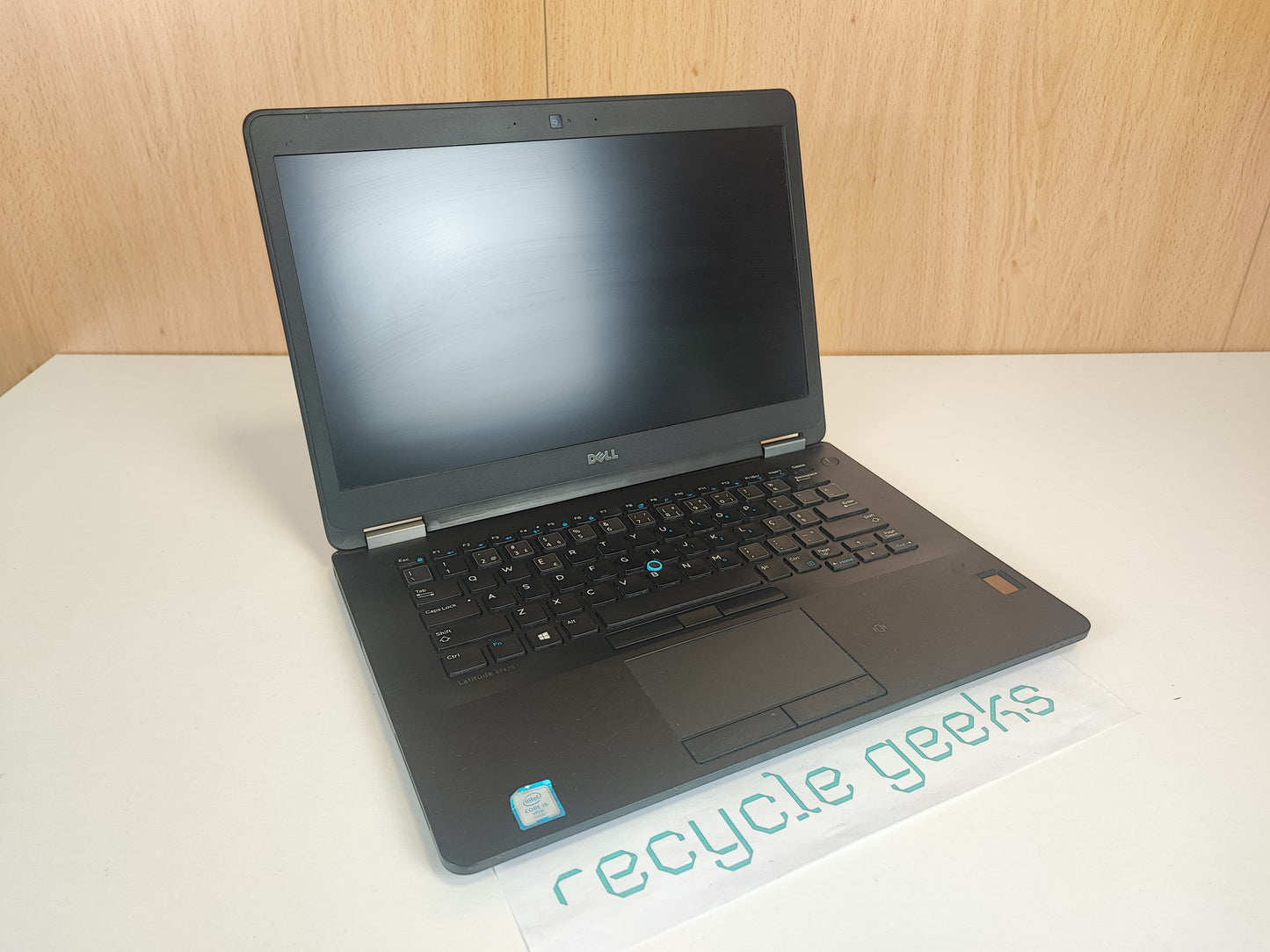 Dell Latitude E7470 Notebook, Intel Core i5-6300U, 8GB DDR3 RAM, 256GB NVMe Hard Drive, Portuguese (Portugal) Keyboard. Condition: Fair - C