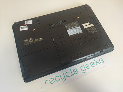 Portátil Toshiba Tecra A11-1D9 i5 1st gen Estado: Razoável - C PARA PEÇAS