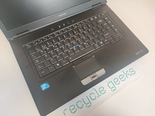 Portátil Toshiba Tecra A11-1D9 i5 1st gen Estado: Razoável - C PARA PEÇAS