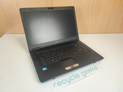 Portátil Toshiba Tecra A11-1D9 i5 1st gen Estado: Razoável - C PARA PEÇAS