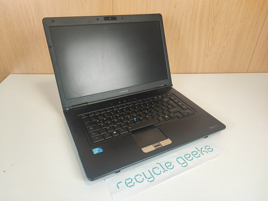 Portátil Toshiba Tecra A11-1D9 i5 1st gen Estado: Razoável - C PARA PEÇAS