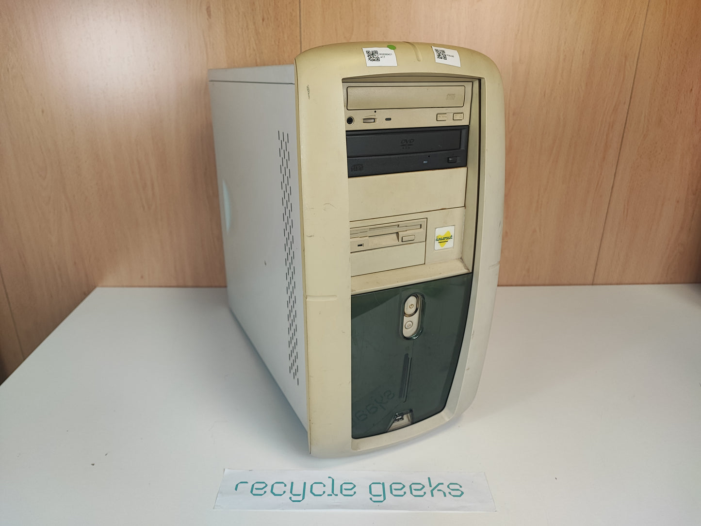 Desktop Computer Inout COPOEM Intel Pentium 4 1GB RAM DDR Status: Regular - C