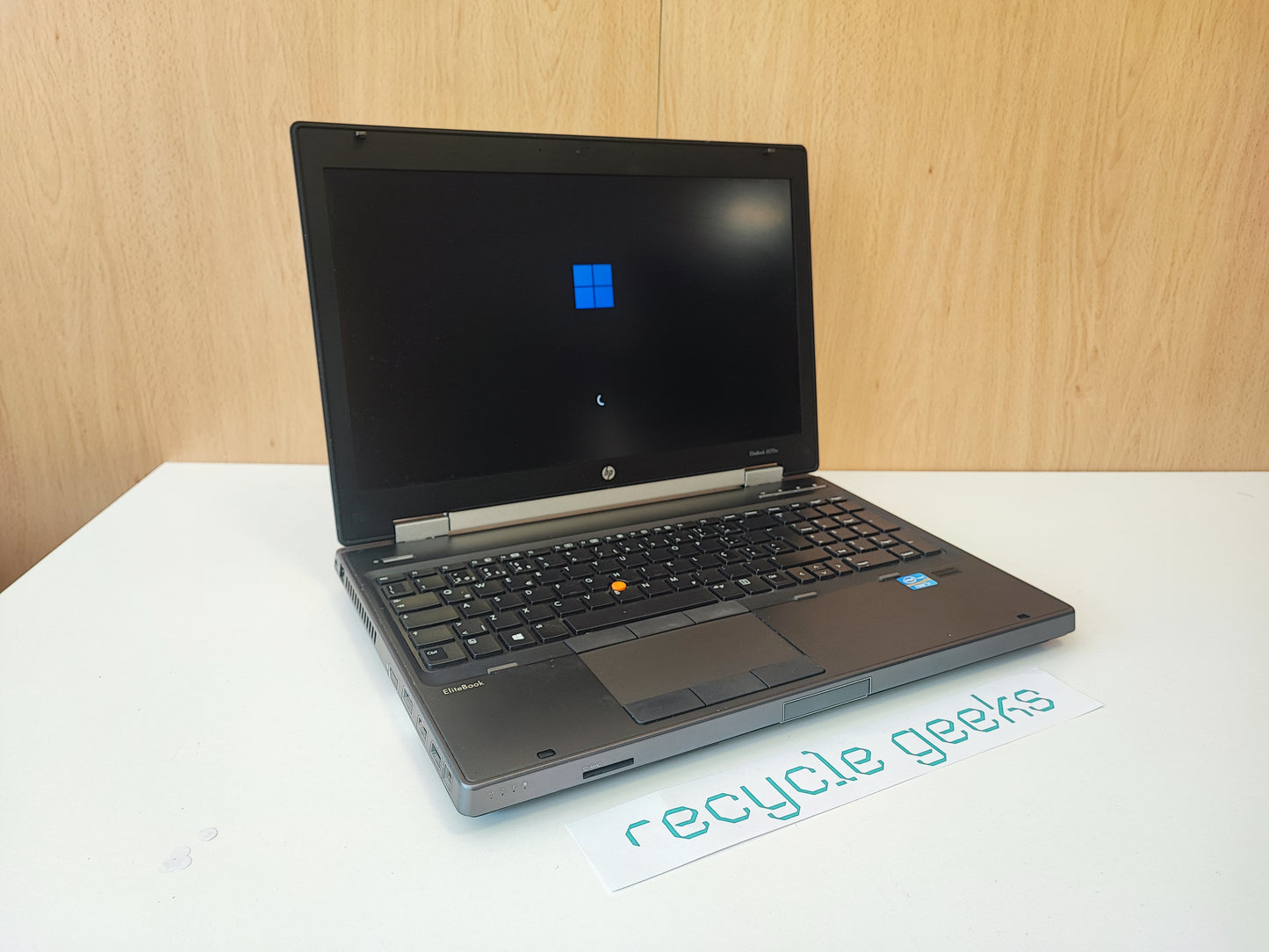 Portátil HP EliteBook 8570w Intel Core i7-3720QM 16GB RAM DDR3 240GB SSD SATA Teclado PT Portugal Estado: Muito Bom - B