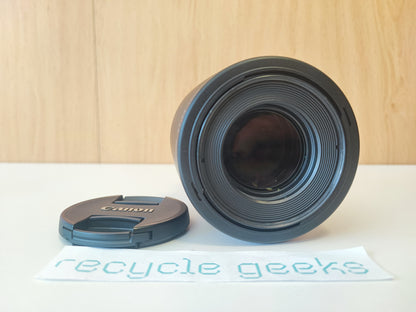 Canon EF 100mm f/2.8L Macro IS USM Estado: Excelente