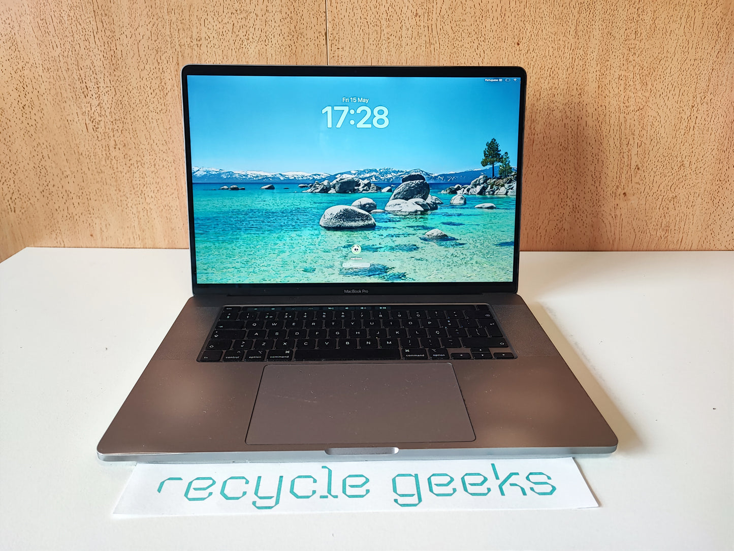 Apple MacBook Pro A2141 Ecrã 16" Retina i9 64GB Ram DDR4 1TB SSD AMD Radeon Pro 5500M macOS Tahoe Cinzento Sideral | Estado: Razoável