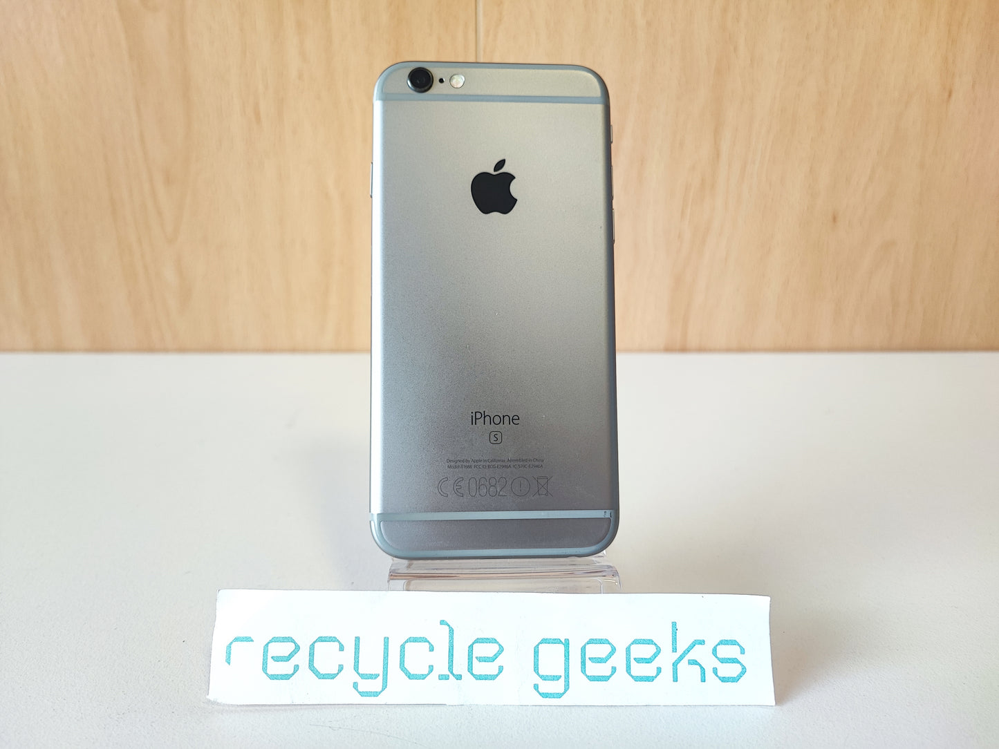 Telemóvel Apple iPhone 6s Space Gray MN0W2QL/A A1688 32GB  Estado: Muito Bom - B