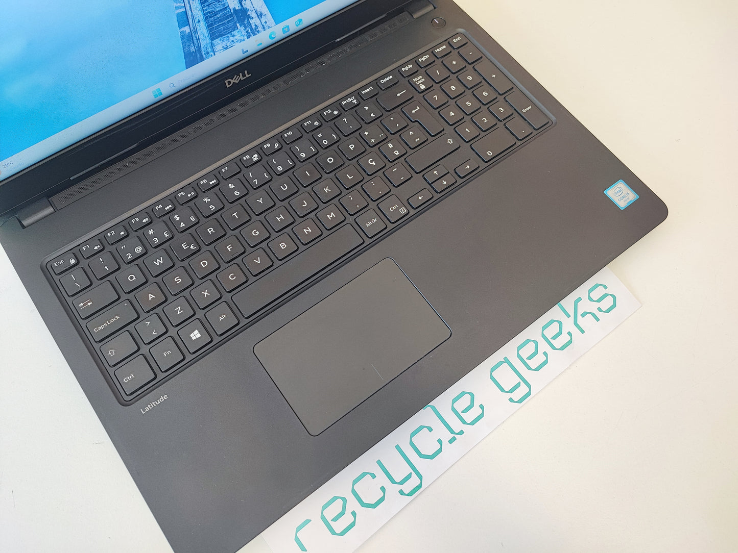 Portátil Dell Latitude 3580 Intel i5-6200U 8GB Ram 240GB SSD Teclado PT Win 11 Estado: Muito Bom - B