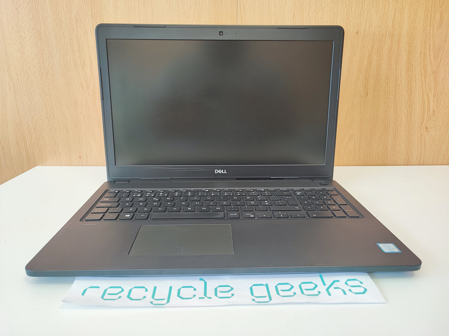 Portátil Dell Latitude 3580 Intel i5-6200U 8GB Ram 240GB SSD Teclado PT Win 11 Estado: Muito Bom - B