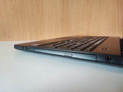 Fujitsu LIFEBOOK A555 i3-5005U 8GB RAM 128GB SSD Teclado PT Win 11 Estado: Muito Bom - B