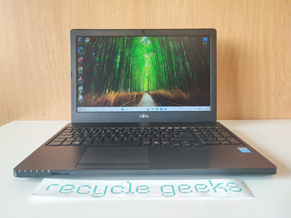 Fujitsu LIFEBOOK A555 i3-5005U 8GB RAM 128GB SSD Teclado PT Win 11 Estado: Muito Bom - B