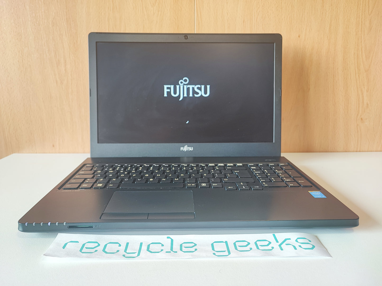 Fujitsu LIFEBOOK A555 i3-5005U 8GB RAM 128GB SSD Teclado PT Win 11 Estado: Muito Bom - B