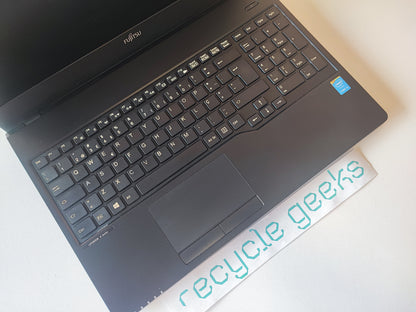 Fujitsu LIFEBOOK A555 i3-5005U 8GB RAM 128GB SSD Teclado PT Win 11 Estado: Muito Bom - B