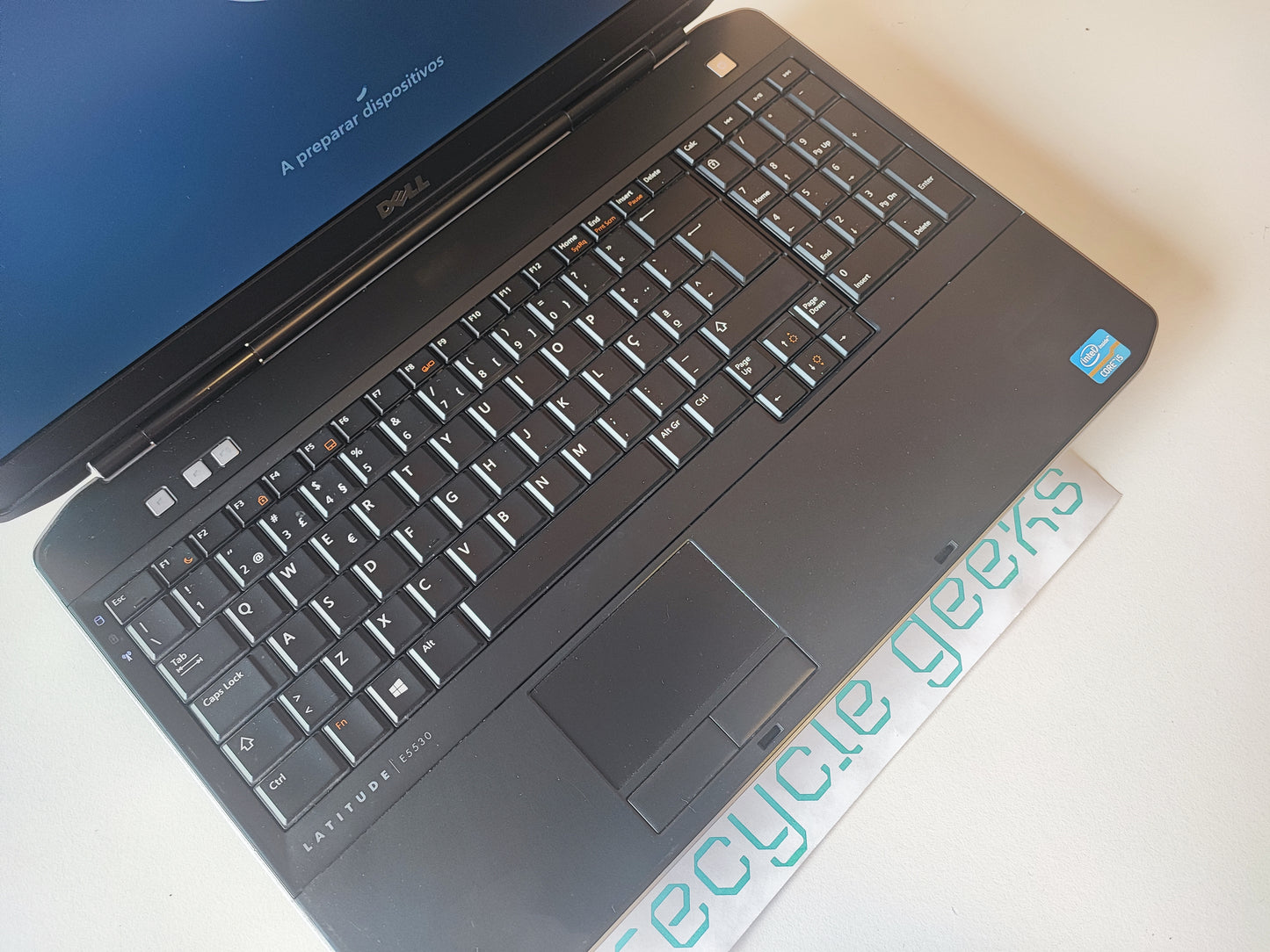 Dell Latitude E5530 Intel i5-3340M 8GB RAM 128GB SSD Teclado PT Win 11 Estado: Muito Bom - B
