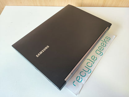 Samsung NP400B4B (Preto) — Grade C