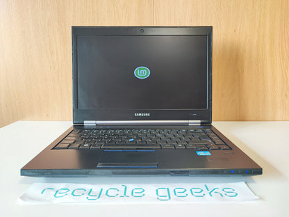 Samsung NP400B4B (Preto) — Grade C