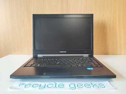 Samsung NP400B4B (Preto) — Grade C