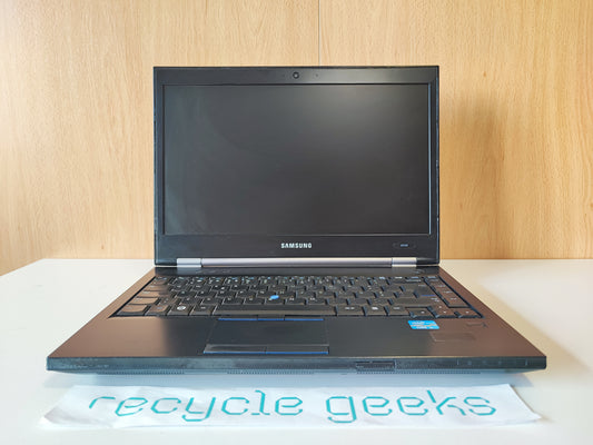 Samsung NP400B4B (Preto) — Grade C