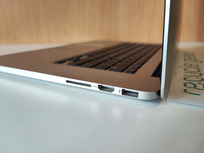 Apple Macbook Pro Retina 15'' A1398 i7 8GB Ram 256GB NVMe macOS Sonoma (Prateado) — Grade B