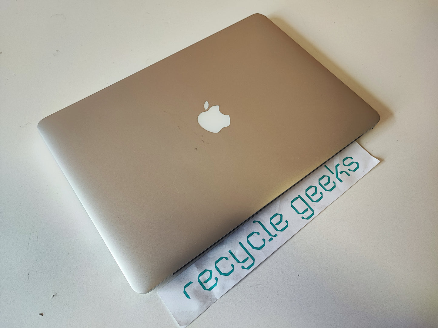 Apple Macbook Pro Retina 15'' A1398 i7 8GB Ram 256GB NVMe macOS Sonoma (Prateado) — Grade B