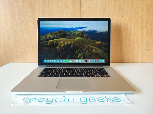 Apple Macbook Pro Retina 15'' A1398 i7 8GB Ram 256GB NVMe macOS Sonoma (Prateado) — Grade B