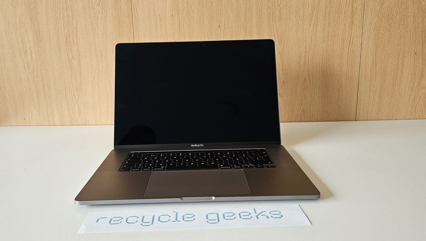 Portátil Apple Macbook Pro A2141 i9 9980HK 64GB RAM DDR4 1TB NVMe Teclado PT Portugal Estado: Excelente - A