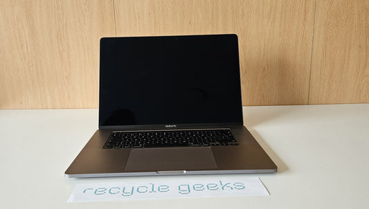 Portátil Apple Macbook Pro A2141 i9 9980HK 64GB RAM DDR4 1TB NVMe Teclado PT Portugal Estado: Excelente - A