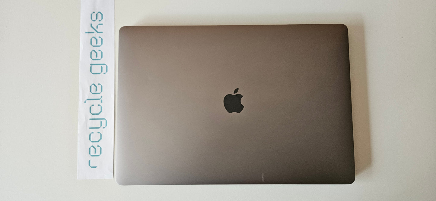 Portátil Apple Macbook Pro A2141 i9 9980HK 64GB RAM DDR4 1TB NVMe Teclado PT Portugal Estado: Excelente - A