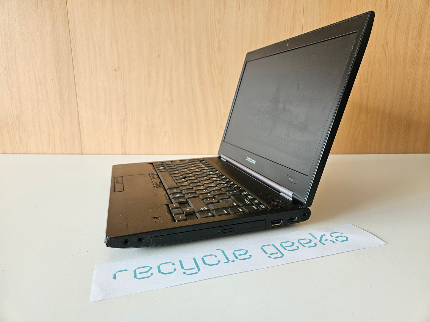 Portátil Samsung NP400B4B-A01PT intel core i5-2520M 4gb RAM DDR3 320GB HDD Teclado PT Portugal Estado: Mau - D