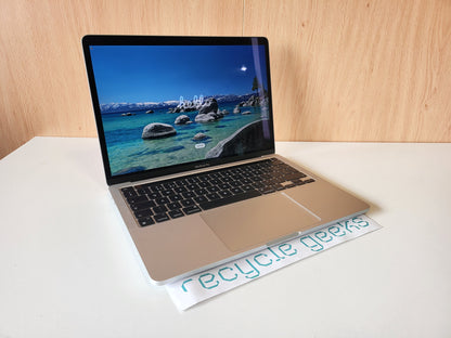 Apple Macbook Pro A2338 2020 M1 16GB Ram 512GB SSD macOS Tahoe (silver) — Grade B