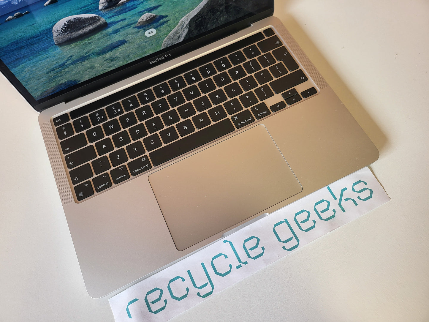 Apple Macbook Pro A2338 2020 M1 16GB Ram 512GB SSD macOS Tahoe (silver) — Grade B